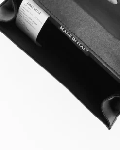 ANNES NICOLE - Pochette nera con patta in vernice e fiocco removibile, MADE IN ITALY