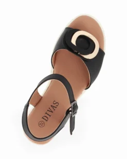DIVAS - Sandalo nero con dettaglio metallico a cerchio sulla fascia frontale, zeppa 6CM