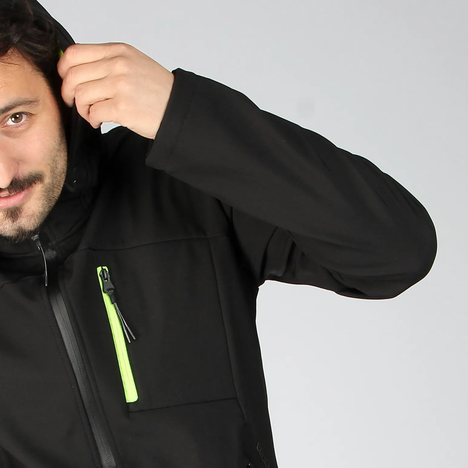 JACKET C/CAPP.SOFTSHELL UOMO BLK-YEL