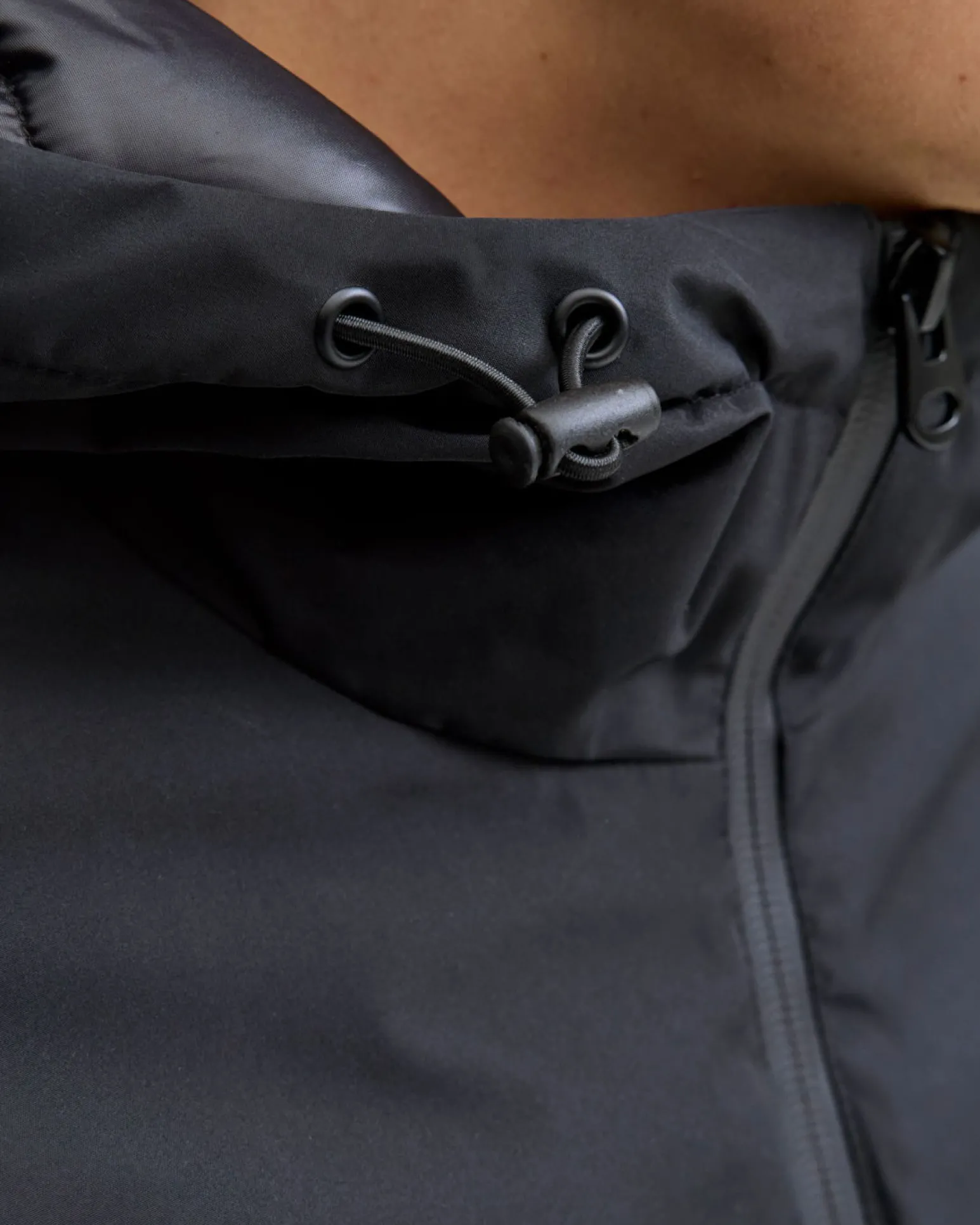 JACK & JONES - GIUBBINO NERO DA UOMO IDROREPELLENTE CON CAPPUCCIO
