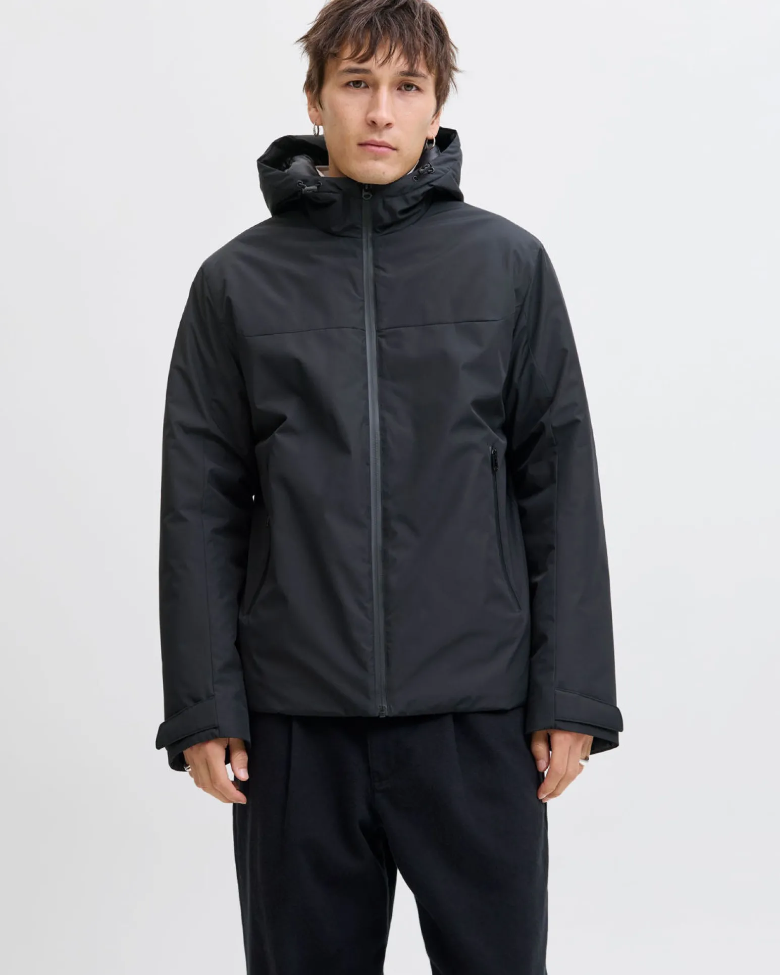 JACK & JONES - GIUBBINO NERO DA UOMO IDROREPELLENTE CON CAPPUCCIO
