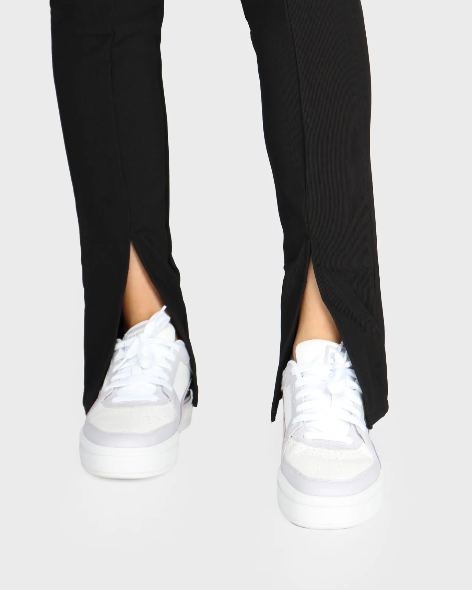 NEON&NYLON by only - Pantalone nero da donna con spacco frontale