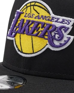 NEW ERA - Cappello a visiera piatta nero con logo Lakers - 9 FIFTY