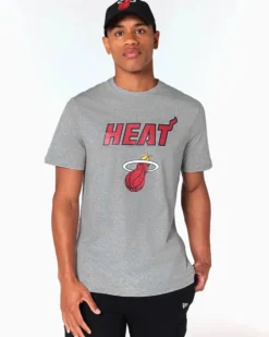 NEW ERA - T-SHIRT MEZZE MANICHE LOGO MIAMI HEAT GRIGIA CON DETTAGLI ROSSI E  BIANCHI, 11204000