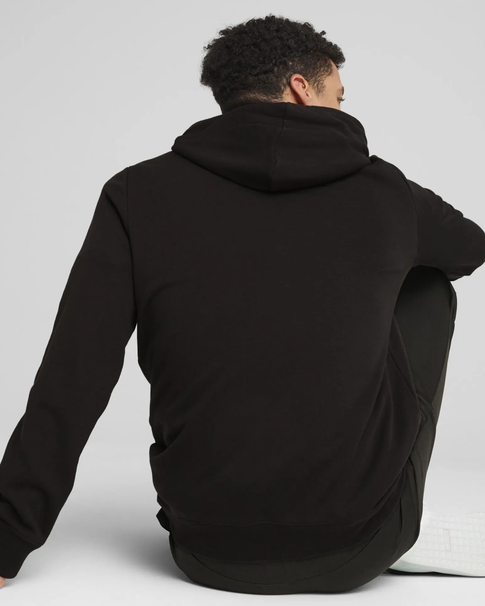 PUMA - FELPA ESSENTIAL NERA CON CAPPUCCIO DA UOMO 682572-01