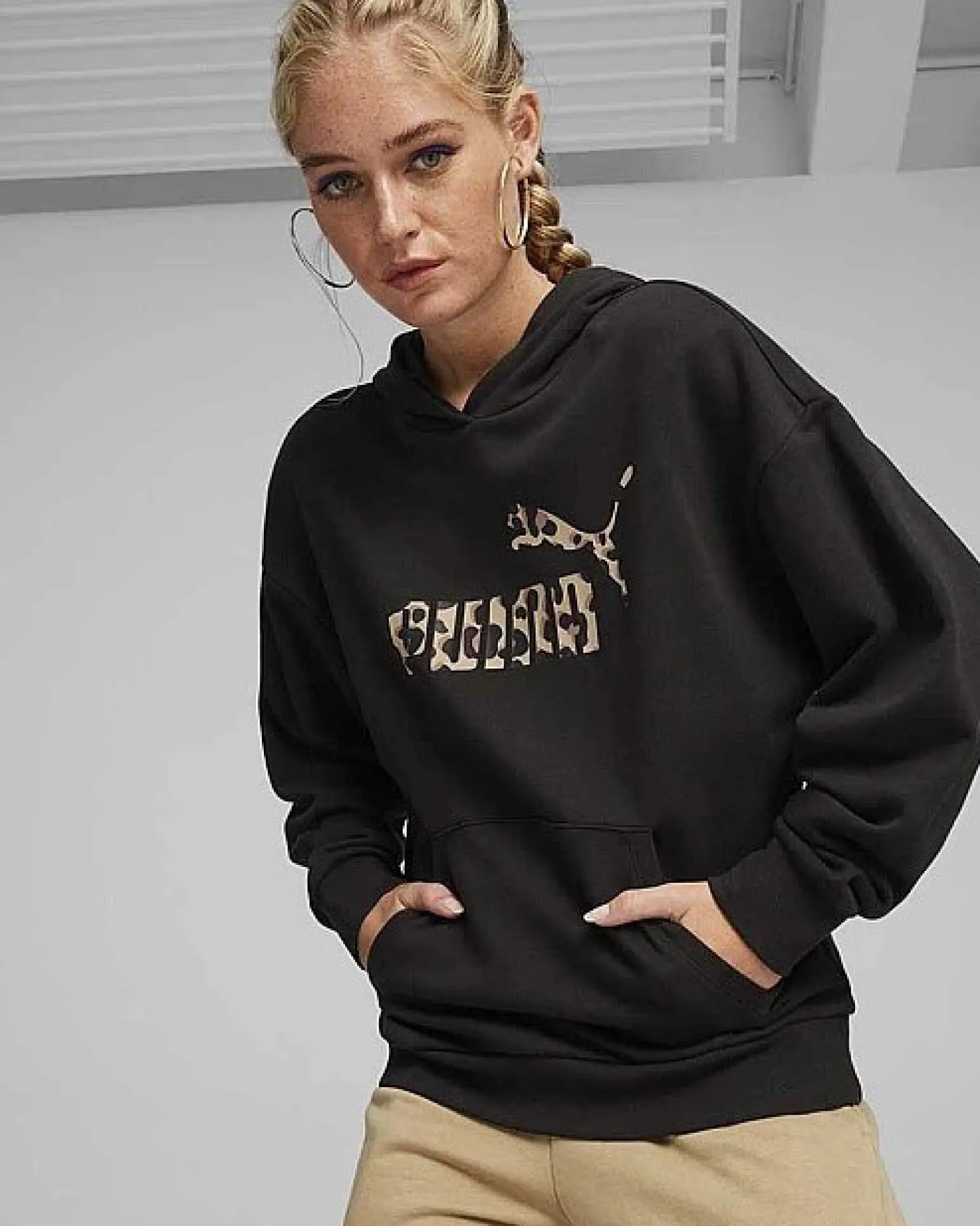 PUMA - FELPA NERA DA DONNA CON LOGO MACULATO ESS+ ANIMAL HD TR 677927-01