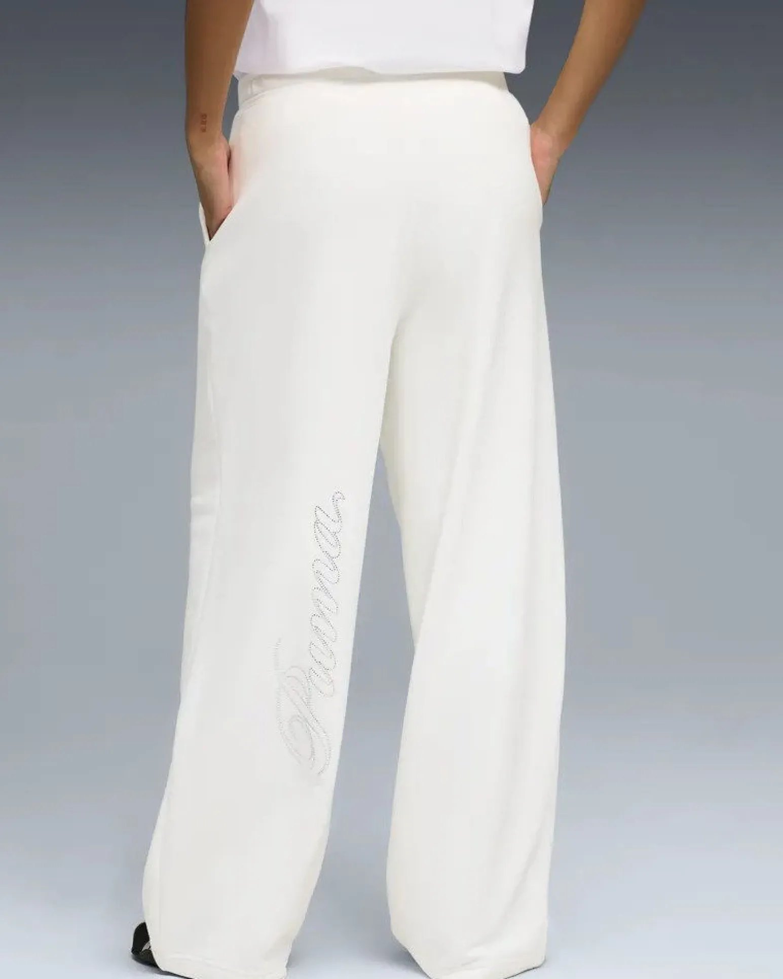 PUMA - PANTALONE DONNA BIANCO ESSENTIAL GRAPHIC LEO LUXE, 634567-02