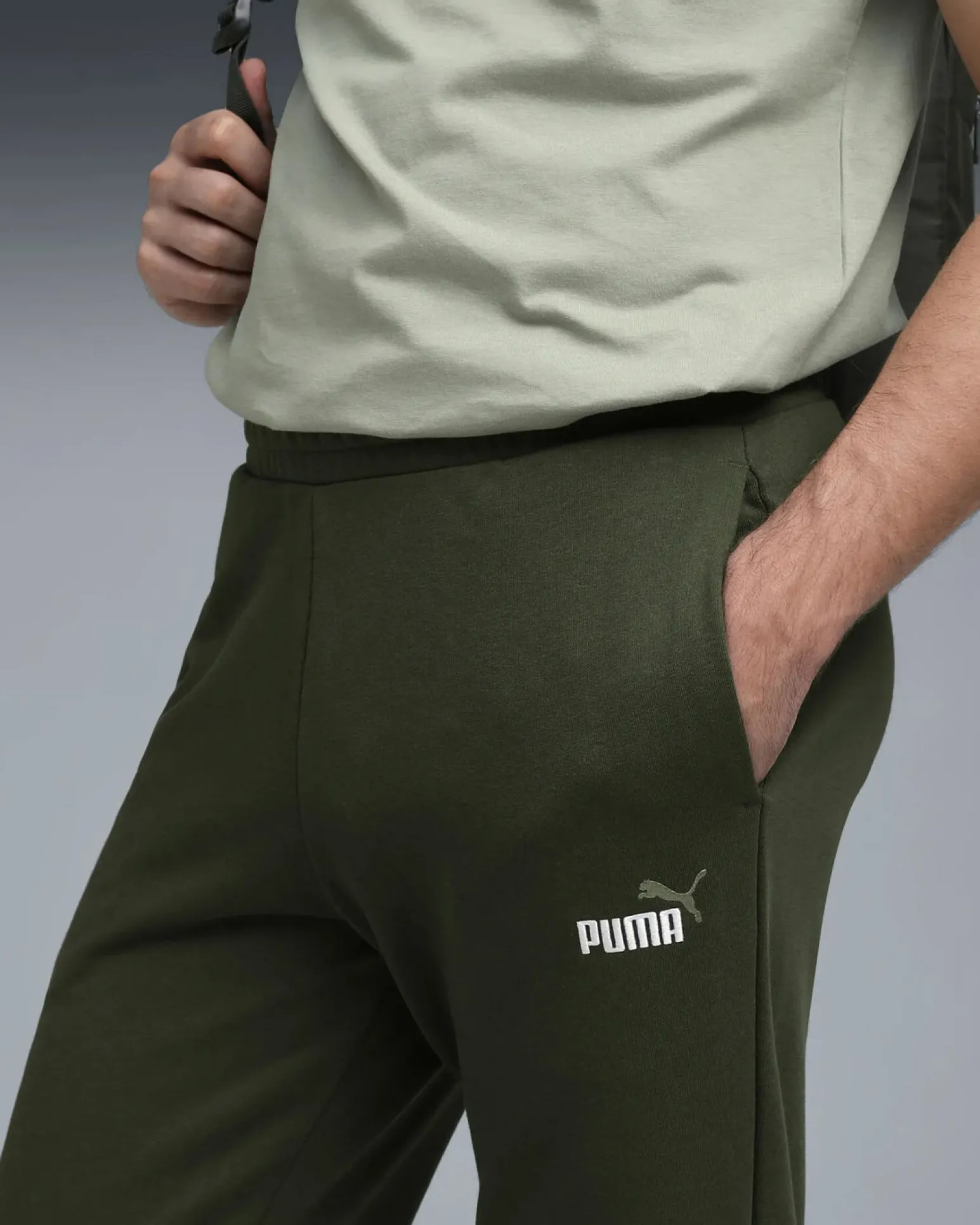 PUMA - PANTALONE VERDE ESSENTIAL 2 COLOR NO.1 LOGO SW DA UOMO, 684714-70