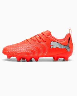 PUMA - SCARPA DA CALCIO KIDS FUTURE 9 PLAY FG/AG ROSSA FLUO CON DETTAGLI GRIGI E NERI DAL 30 AL 38.5, 108715-01