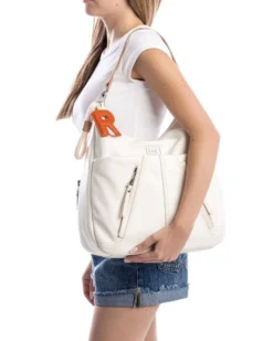 REFRESH - Borsa a spalla bianca con tasche frontali e moschettone con ciondoli, tracolla removibile