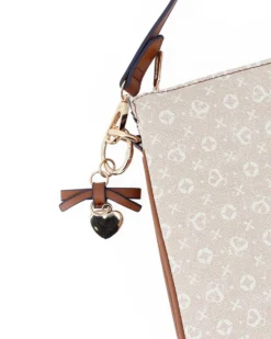 SOLO SOPRANI - Borsa un manico beige loggata con tre scomparti interni e ciondolo fiocco+cuore, tracolla removibile