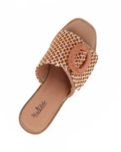 TATOO - Zoccolo camel con fascia effetto paglia e fibbia ovale, tacco 7,5CM